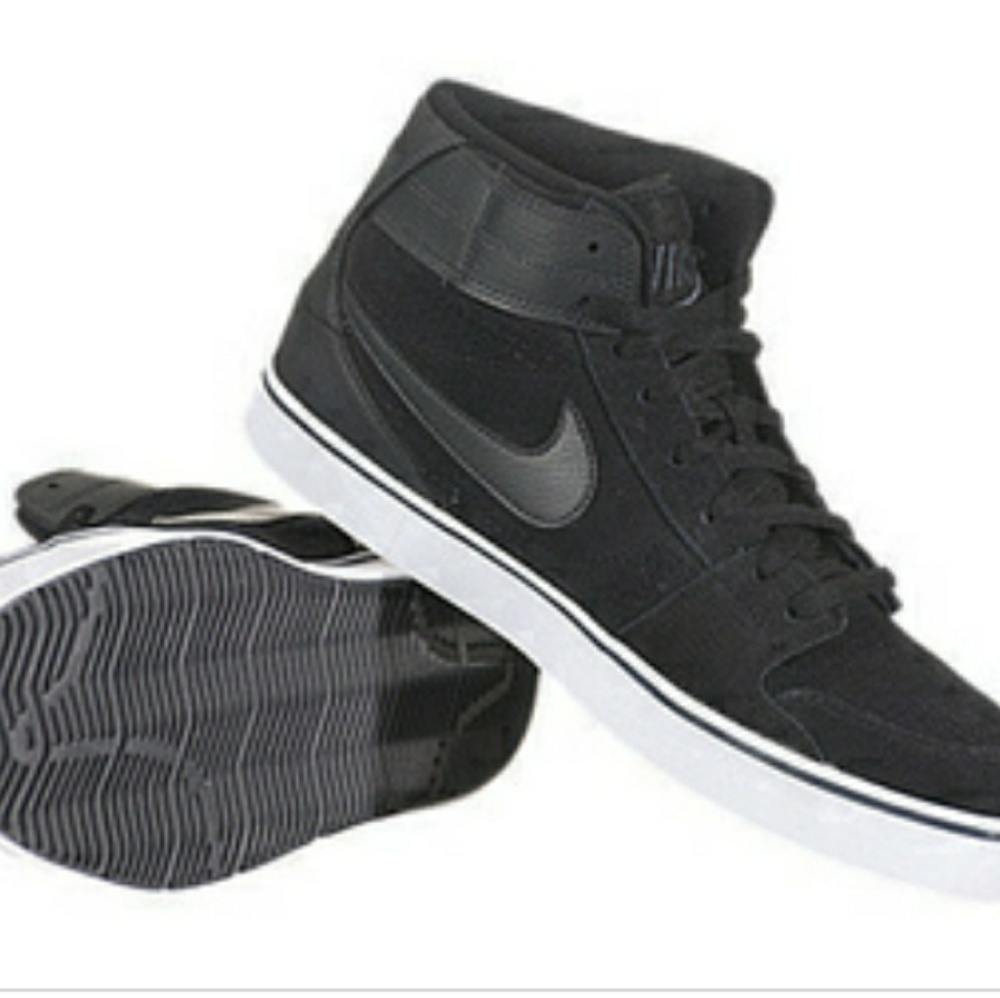 Nike Ruckus Mid Tops